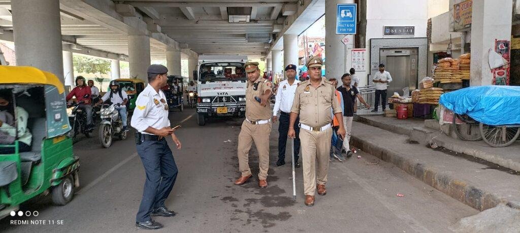 कानपुर29अप्रैल*रावतपुर तिराहे से हटवाया गया अतिक्रमण। कानपुर29अप्रैल*रावतपुर तिराहे से हटवाया गया अतिक्रमण।