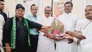 भागलपुर29अप्रैल*लोक स्वास्थ्य अभियंत्रण मंत्री श्री ललित कुमार यादव जी का जिला अतिथि गृह भागलपुर आगमन पर किया गया भव्य स्वागत। भागलपुर29अप्रैल*लोक स्वास्थ्य अभियंत्रण मंत्री श्री ललित कुमार यादव जी का जिला अतिथि गृह भागलपुर आगमन पर किया गया भव्य स्वागत।