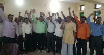 औरैया 01 अप्रैल* नायब तहसीलदार क्षेत्र बिधूना प्रकाश चौधरी द्वारा हवन और पूजा का अनादर किया कहा गया पूजा क्या होती है हवन क्या होता है।