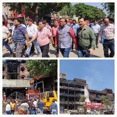 कानपुर नगर03अप्रैल*फ़ैम" का एक प्रतिनिधि मंडल बांस मंडी स्थित हमराज कॉम्प्लेक्स के पीड़ित व्यापारियों से मिला। कानपुर नगर03अप्रैल*फ़ैम" का एक प्रतिनिधि मंडल बांस मंडी स्थित हमराज कॉम्प्लेक्स के पीड़ित व्यापारियों से मिला।