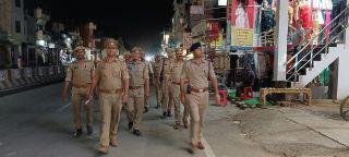 कौशांबी 4 अप्रैल*क्षेत्राधिकारी ने कस्बे क्षेत्र में किया पैदल गस्त*