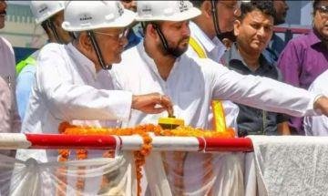  पटना 08 अप्रैल* सीएम नीतीश ने तेजस्वी संग पटना मेट्रो प्रोजेक्ट का किया उद्घाटन।