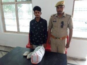 चित्रकूट 09 अप्रैल* थाना सरधुवा पुलिस ने एक अभियुक्त को 02 किलो गांजा व अवैध तमंचा कारतूस के साथ गिरफ्तार किया।