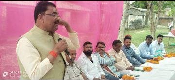 रायबरेली 10 अप्रैल* बेनीमाधवगंज की व्यापार मंडल ईकाई का शपथग्रहण समारोह भव्यता के साथ हुआ सम्पन्न।