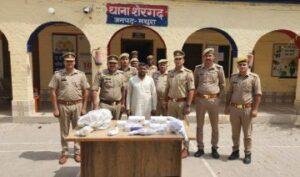 मथुरा 14 अप्रैल* एक अभियुक्त को किया गिरफ्तार, भारी मात्रा में निर्मित 01 अदद बन्दूक 12 बोर मथुरा 14 अप्रैल* एक अभियुक्त को किया गिरफ्तार, भारी मात्रा में निर्मित 01 अदद बन्दूक 12 बोर