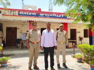 मथुरा 22 अप्रैल* थाना मगोर्रा पुलिस द्वारा वारंटी अभियुक्त को किया गिरफ्तार मथुरा 22 अप्रैल* थाना मगोर्रा पुलिस द्वारा वारंटी अभियुक्त को किया गिरफ्तार
