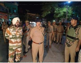 कौशाम्बी29अप्रैल*चुनाव दृष्टिगत शांति और सुरक्षा व्यवस्था बनाये रखने के लिए पुलिस ने किया फ्लैग मार्च। कौशाम्बी29अप्रैल*चुनाव दृष्टिगत शांति और सुरक्षा व्यवस्था बनाये रखने के लिए पुलिस ने किया फ्लैग मार्च।