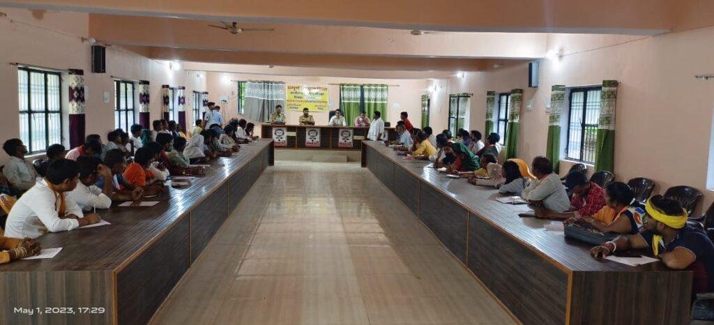 चित्रकूट01मई23*एसडीएम मऊ एवं क्षेत्राधिकारी मऊ के नेतृत्व में तहसील सभागार मऊ में नगर पंचायत मऊ के समस्त प्रत्यासियों के साथ गोष्ठी आयोजित