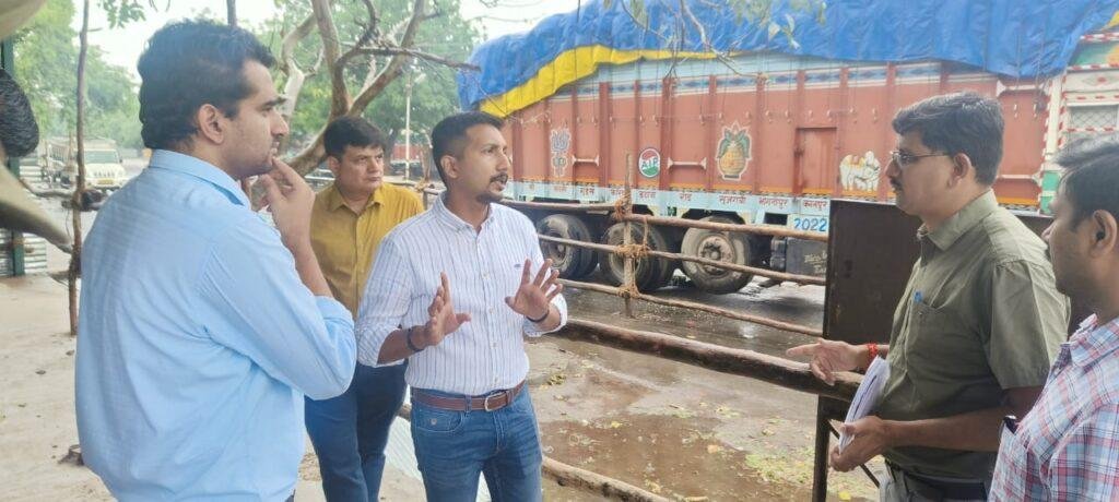 कानपुर01मई23*पार्टी रवानगी/वापसी स्थल, मतगणना स्थल तथा स्ट्रांग रूम तथा पार्किंग स्थल का निरीक्षण किया। कानपुर01मई23*पार्टी रवानगी/वापसी स्थल, मतगणना स्थल तथा स्ट्रांग रूम तथा पार्किंग स्थल का निरीक्षण किया।