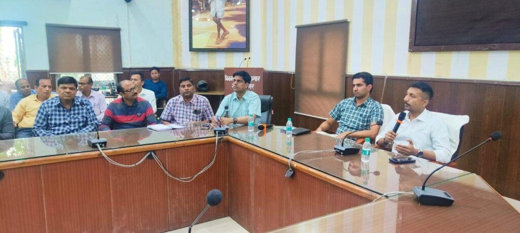 कानपुर नगर01मई23*चुनाव नामित समस्त मास्टर ट्रेनर्स का प्रशिक्षण/ब्रिफिंग कार्यक्रम विकास भवन सभागार में आयोजित किया गया। कानपुर नगर01मई23*चुनाव नामित समस्त मास्टर ट्रेनर्स का प्रशिक्षण/ब्रिफिंग कार्यक्रम विकास भवन सभागार में आयोजित किया गया।