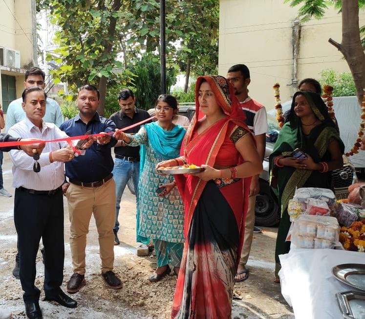 ब्रेकिंग न्यूज़ शिवराजपुर**आजीविका मिशन के अंतर्गत सीएससी परिसर में खोली गई कैंटीन का बीडीओ ने किया उद्घाटन। ब्रेकिंग न्यूज़ शिवराजपुर**आजीविका मिशन के अंतर्गत सीएससी परिसर में खोली गई कैंटीन का बीडीओ ने किया उद्घाटन।