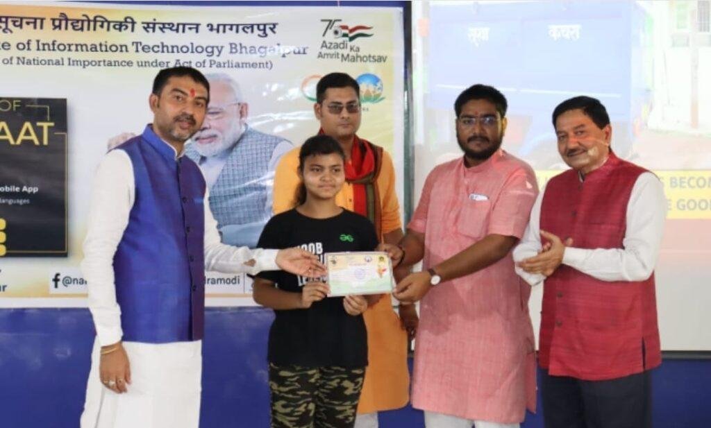 भागलपुर03मई23*आजादी के 75वें वर्ष पर 75 सेनानियों द्वारा 75 मीटर के राष्ट्र ध्वज के साथ तिरंगा यात्रा में शामिल छात्र को अर्जित ने सम्मानित किया।* भागलपुर03मई23*आजादी के 75वें वर्ष पर 75 सेनानियों द्वारा 75 मीटर के राष्ट्र ध्वज के साथ तिरंगा यात्रा में शामिल छात्र को अर्जित ने सम्मानित किया।*