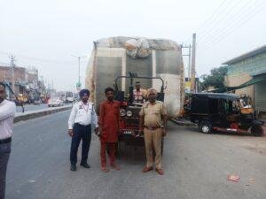 पंजाब03मई23*ओवरलोड ट्रैक्टर ट्राली का ट्रैफिक पुलिस ने काटा चालान पंजाब03मई23*ओवरलोड ट्रैक्टर ट्राली का ट्रैफिक पुलिस ने काटा चालान