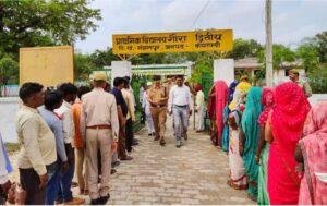 कौशाम्बी04मई23*डीएम व एसपी ने समस्त कर्मचारियों को आवश्यक दिशा-निर्देश देते हुए चुनाव को निष्पक्ष एवं शांतिपूर्ण तरीके से संपन्न कराया गया।