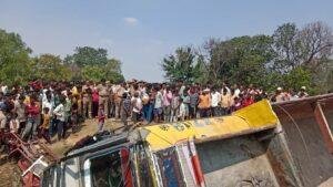 हरदोई05मई*बेकाबू ट्रक की टक्कर से मासूम समेत चार की मौत, लोनार और सांडी थाना क्षेत्र में हुआ हादसा, हरदोई05मई*बेकाबू ट्रक की टक्कर से मासूम समेत चार की मौत, लोनार और सांडी थाना क्षेत्र में हुआ हादसा,