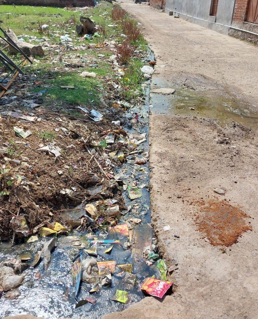 चित्रकूट 5 मई 2023* ग्राम पंचायत में फैली भीषण गंदगी, जनता मे संक्रामक बीमारियां फैलने का भय। चित्रकूट 5 मई 2023* ग्राम पंचायत में फैली भीषण गंदगी, जनता मे संक्रामक बीमारियां फैलने का भय।