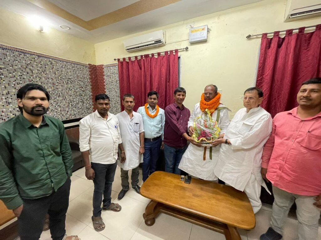 भागलपुर05मई*पंचायती राज प्रकोष्ठ के प्रदेश अध्यक्ष श्री महेन्द्र विद्यार्थी का हुआ भव्य स्वागत।
