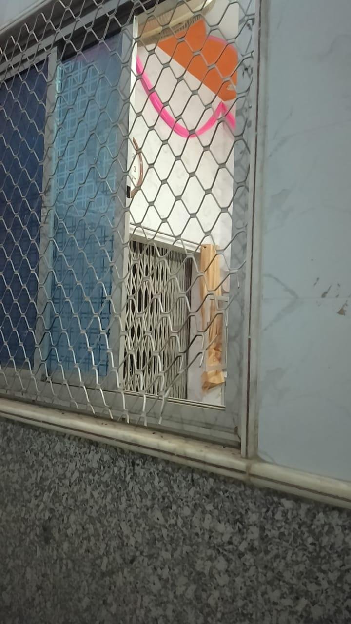 कौशाम्बी 06मई23**थाना परिसर में बनी मंदिर की रेलिंग तोड़कर दान पेटिका उठा ले गए बेखौफ चोर* कौशाम्बी 06मई23**थाना परिसर में बनी मंदिर की रेलिंग तोड़कर दान पेटिका उठा ले गए बेखौफ चोर*