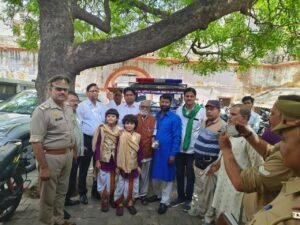 मथुरा07मई2023*पंछियों की प्यास बुझाने के लिए जल पात्र टागने का अभियान चलाया। मथुरा07मई2023*पंछियों की प्यास बुझाने के लिए जल पात्र टागने का अभियान चलाया।