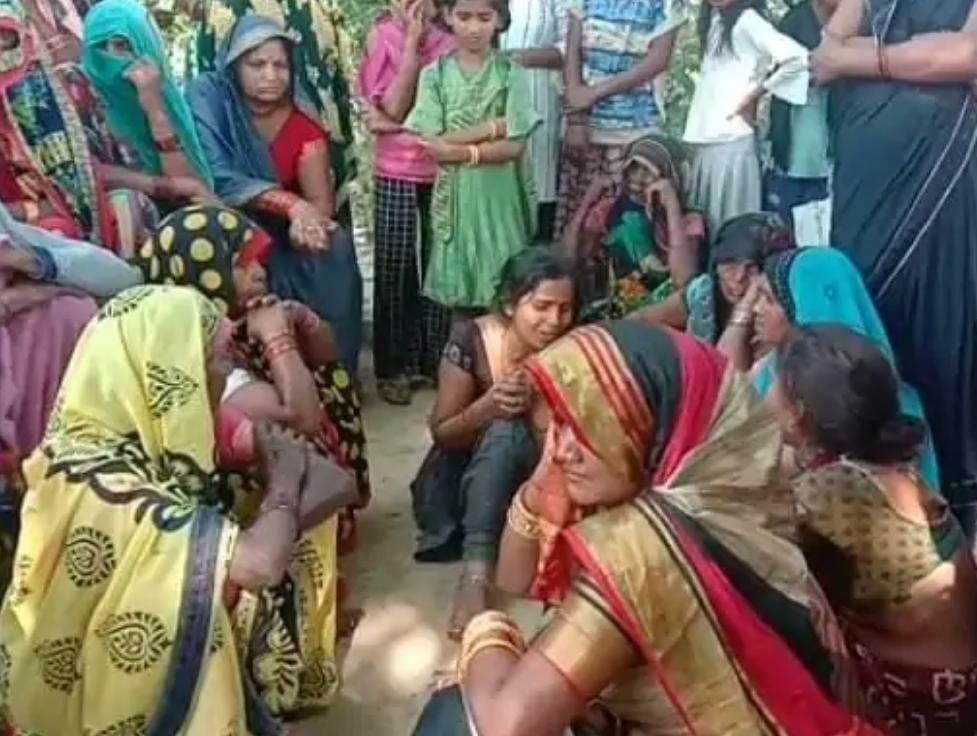 कौशाम्बी09मई*घर के बाहर सो रही महिला की धारदार हथियार से बेरहमी से कत्ल*