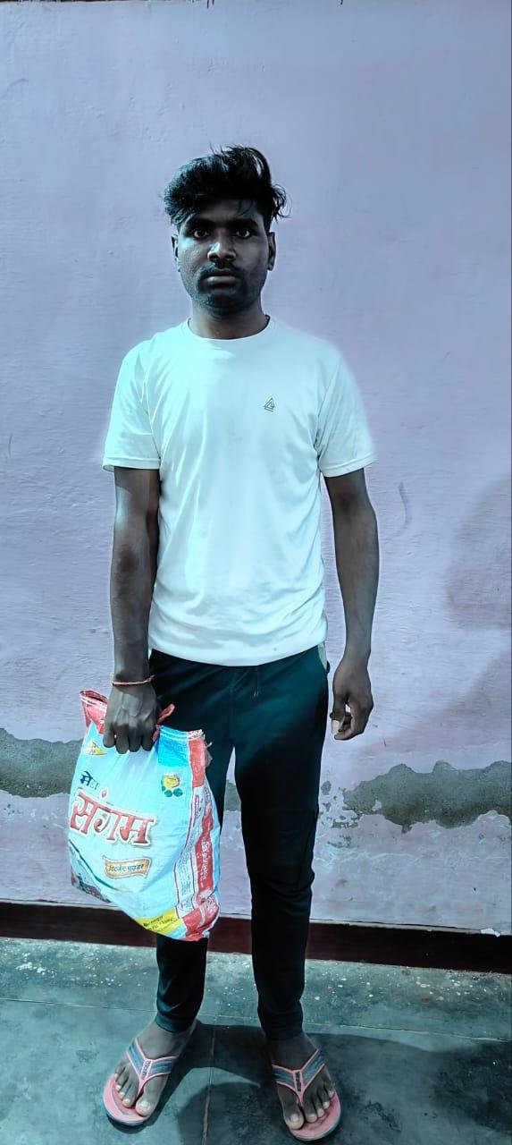 चित्रकूट10मई23*पुलिस ने 05 अभियुक्तों के कब्जे से 85 क्वार्टर देशी व 10 लीटर कच्ची शराब बरामद की।