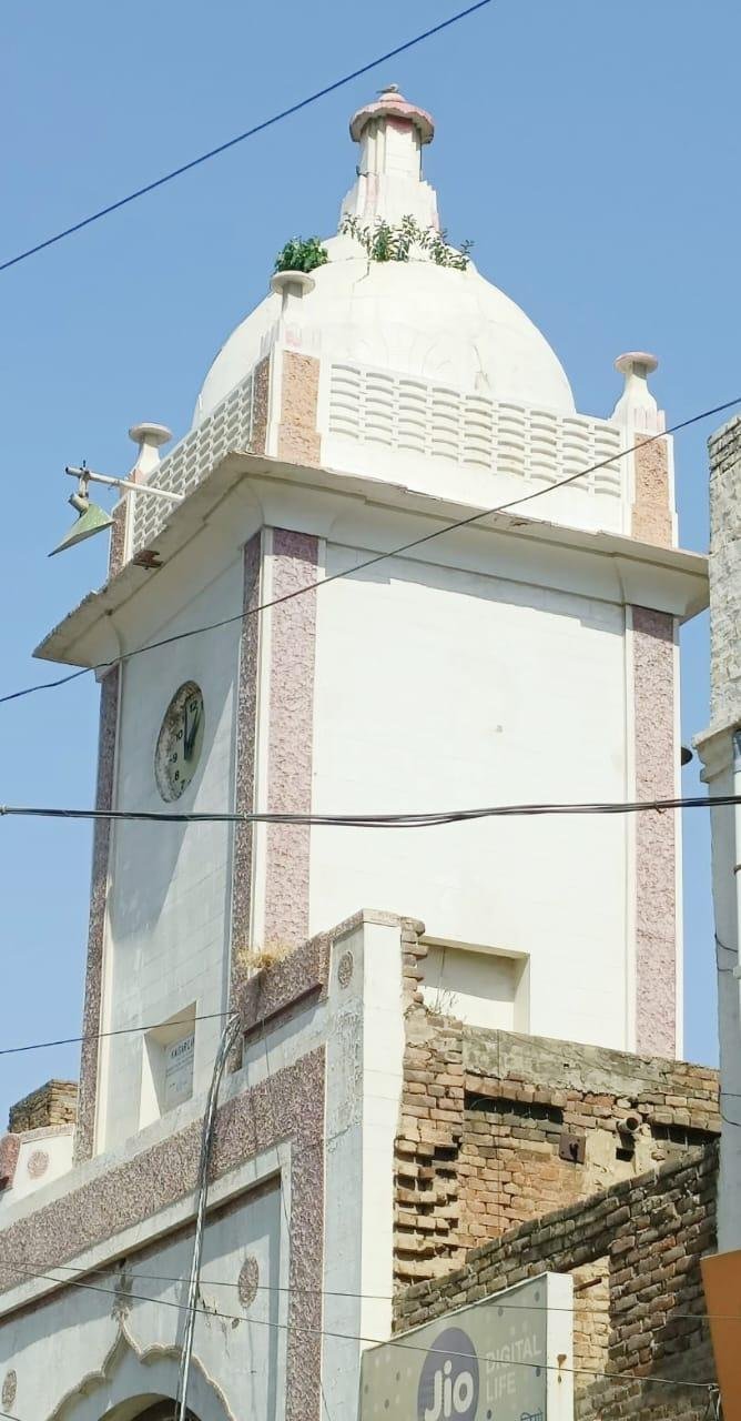 पंजाब10मई23*घंटाघर पर उगा पीपल पहुंचा रहा है बिल्डिंग को नुक्सान, समाजसेवियों ने नगर निगम से की पीपल हटवाने की मांग