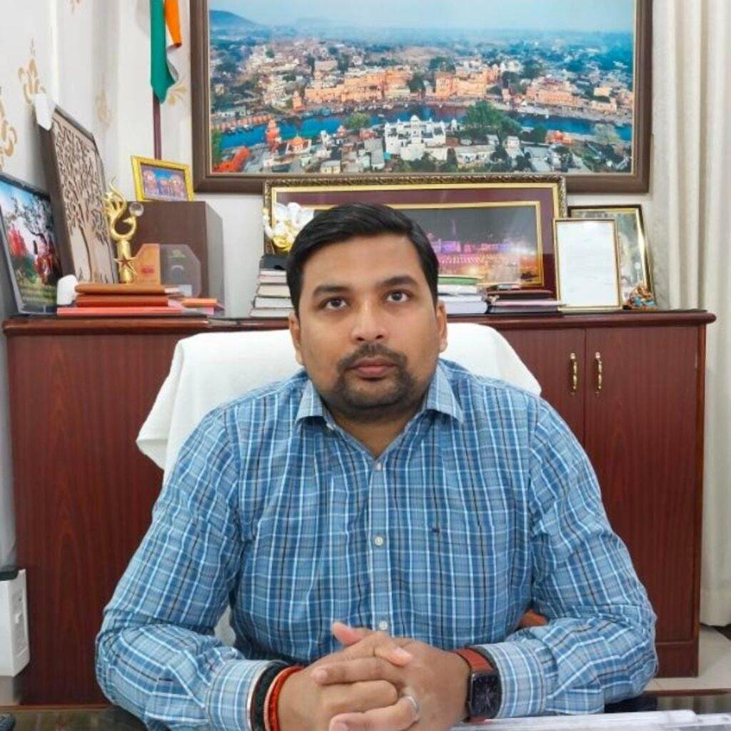 चित्रकूट 10 मई 2023*जिलाधिकारी श्री अभिषेक आनंद ने नगरीय निकाय सामान्य निर्वाचन- 2023 के सम्बन्ध में की अपील।