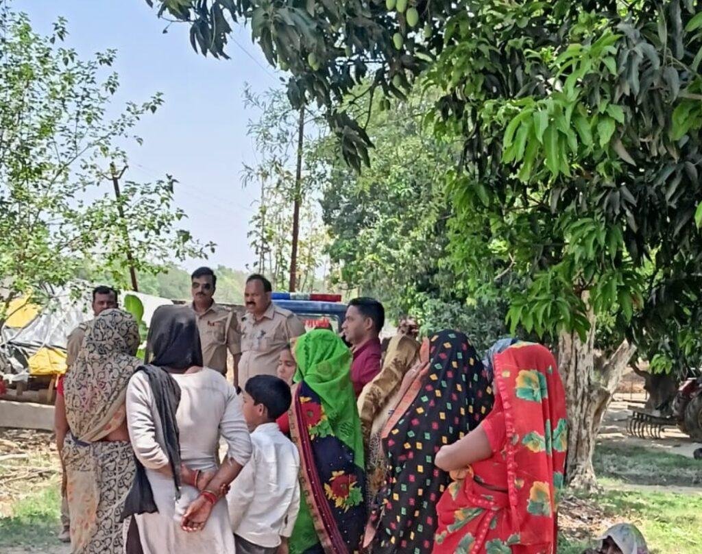 प्रयागराज11मई*ससुराल में रह रहे व्यक्ति की लाश खंडहरनुमा घर में फांसी के फंदे से झूलती हुई मिली* प्रयागराज11मई*ससुराल में रह रहे व्यक्ति की लाश खंडहरनुमा घर में फांसी के फंदे से झूलती हुई मिली*