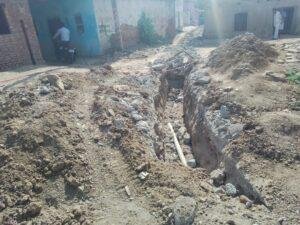 चित्रकूट12myi23* हर घर नल जल योजना के तहत ठेकेदारों ने गांव की सड़कों को किया बर्बाद।