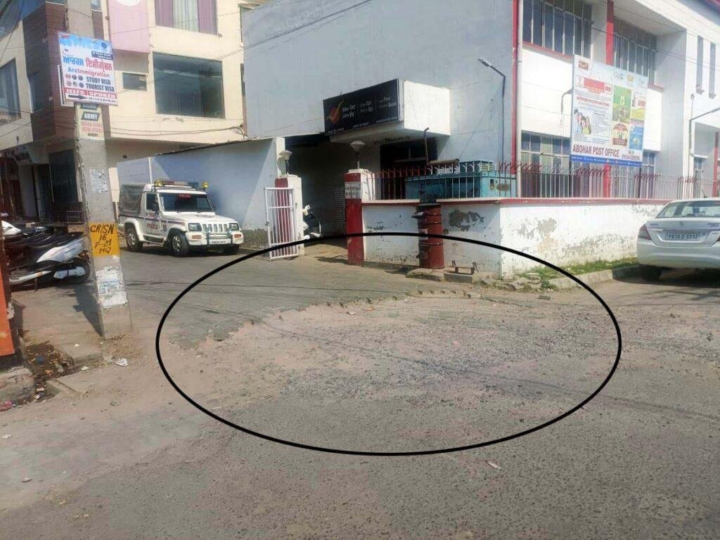 पंजाब12मई23*स्व. बी.एल. सिक्का के निवास को जाने वाली सडक़ टूटी होने से लोगों को परेशानी पंजाब12मई23*स्व. बी.एल. सिक्का के निवास को जाने वाली सडक़ टूटी होने से लोगों को परेशानी