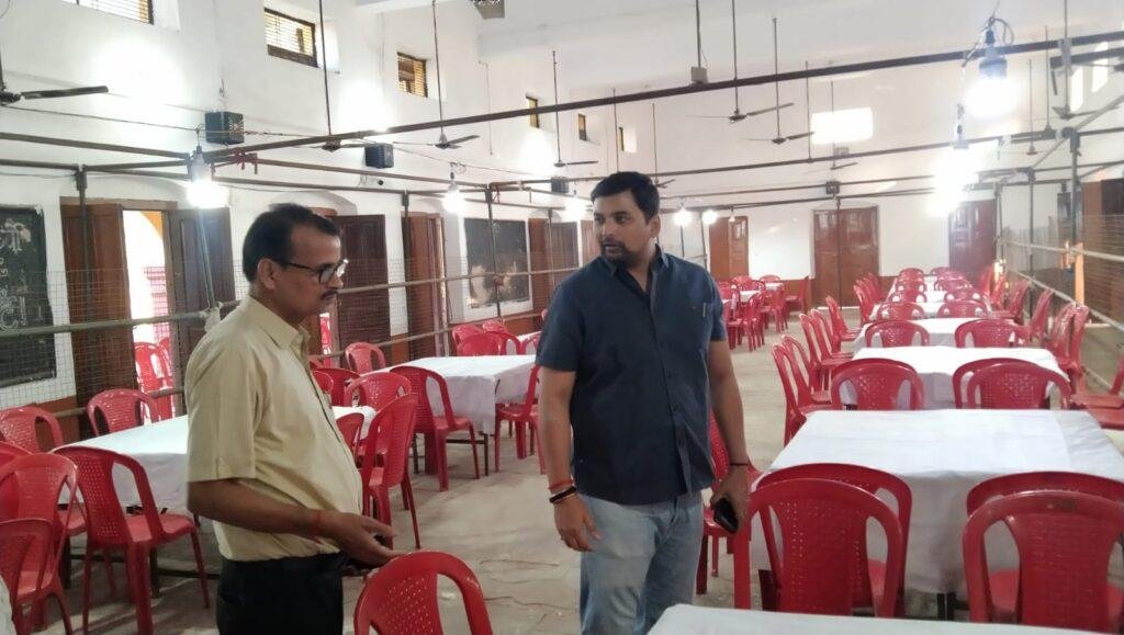 चित्रकूट12मई*डीएम अभिषेक आनंद ने मतगणना स्थल का औचक निरीक्षण किया।