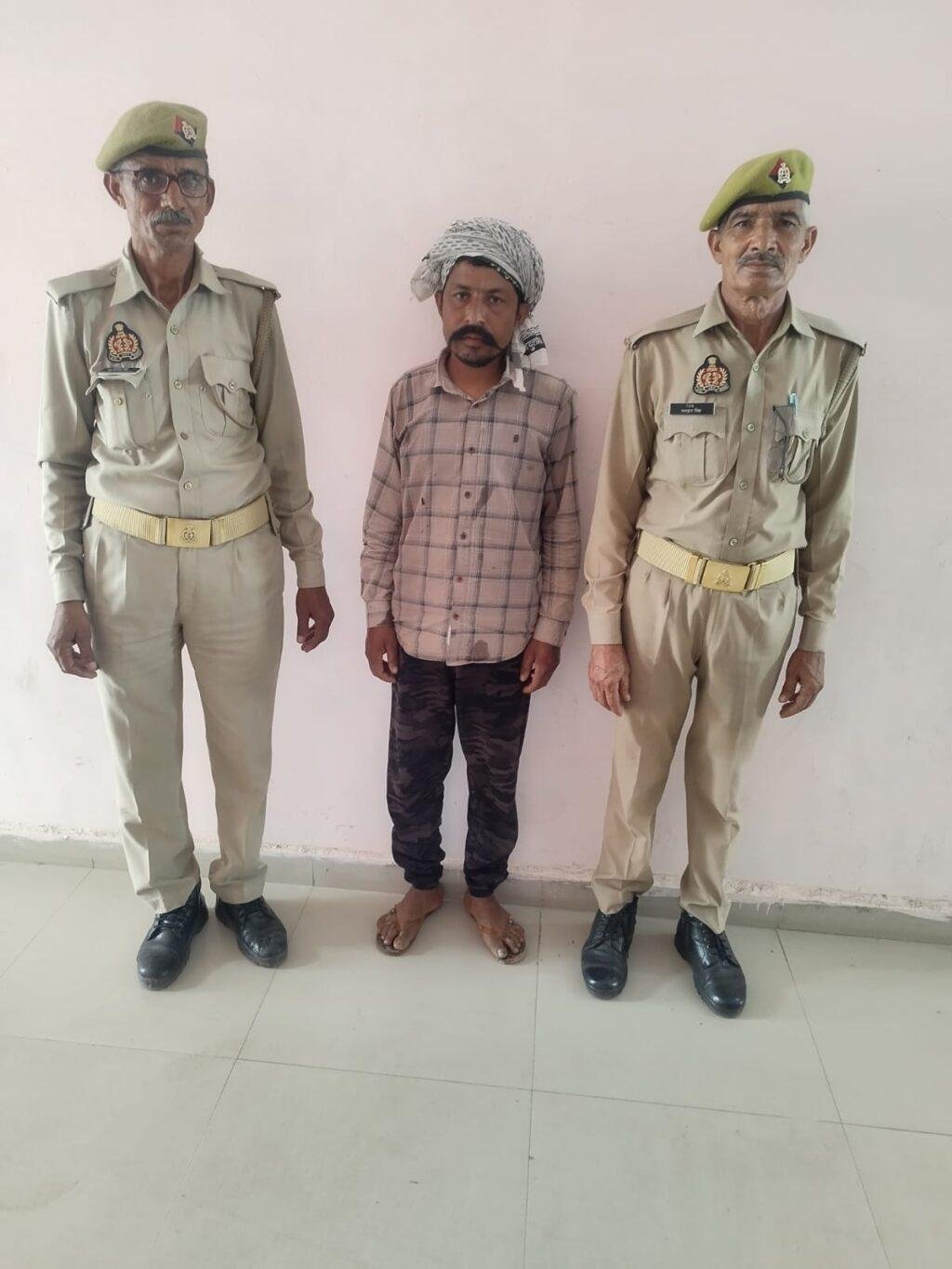 मथुरा15मई23*थाना सदर बाजार पुलिस द्वारा जमीन का फर्जी बैनामा कर लाखो की ठगी करने वाला अभियुक्त गिरफ्तार किया गया ।*