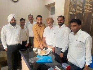 पंजाब16मई2023*एडवोकेट हरप्रीत सिंह के जन्मदिन पर वकीलों व दोस्तों ने दी बधाई पंजाब16मई2023*एडवोकेट हरप्रीत सिंह के जन्मदिन पर वकीलों व दोस्तों ने दी बधाई