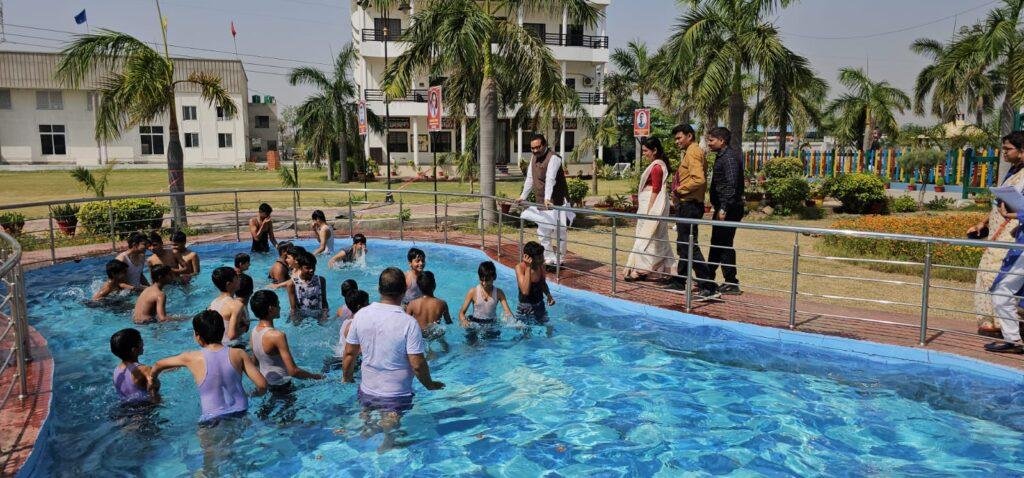 कौशांबी 16 मई 2023*कौशांबी प्रेसीडेंसी स्कूल एंड कॉलेज में समर कैंप का हुआ भव्य उद्घाटन समारोह.* कौशांबी 16 मई 2023*कौशांबी प्रेसीडेंसी स्कूल एंड कॉलेज में समर कैंप का हुआ भव्य उद्घाटन समारोह.*