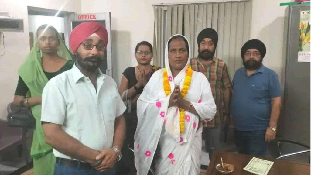 लखनऊ16मई*यूपी को मिली 17 साल बाद किन्नर चेयरमैन,जानें कौन है भाजपा को उसके गढ़ में हराने वाली सोनू*