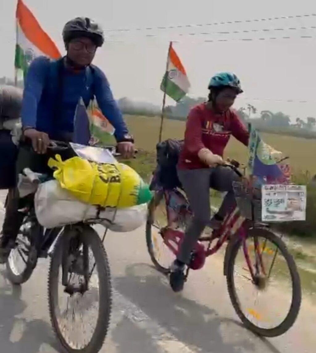 कौशांबी 16 मई 2023*जीरो खर्च पर साइकिल से पश्चिम बंगाल से भारत भ्रमण पर निकले दंपत्ति पहुंचे कौशाम्बी*