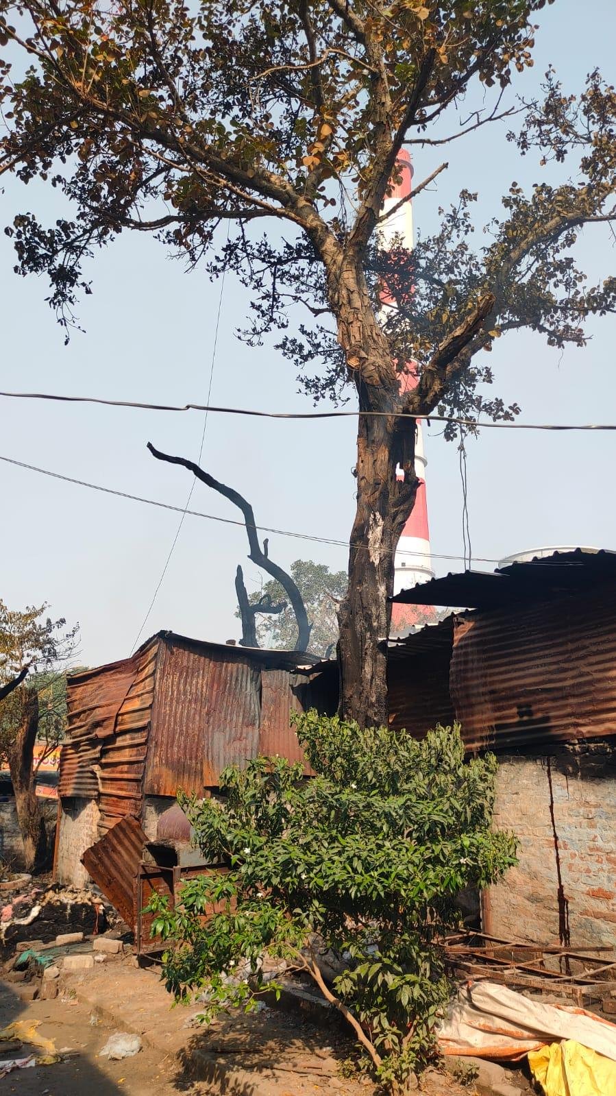 कानपुर17मई23*वेल्डिंग चिंगारी से लगी आग से तीन गद्दा दुकान जलकर हुई राख* कानपुर17मई23*वेल्डिंग चिंगारी से लगी आग से तीन गद्दा दुकान जलकर हुई राख*