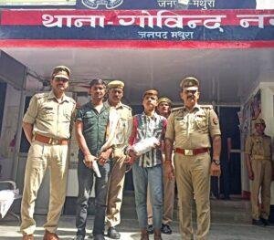 मथुरा17मई23*अवैध शराब की बिक्री करते समय मय 05 लीटर अवैध अंग्रेजी शराब व अवैध तमंचे के साथ किया 2 को गिरफ्तार ।*