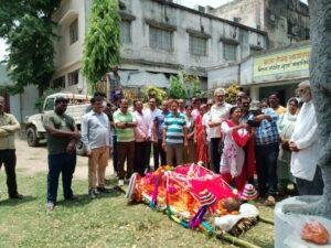भागलपुर17मई23*पूर्व प्राचार्य रामलखन सिंह गुरूजी का पार्थिव शरीर अग्नि को सुपुर्द हो गया।
