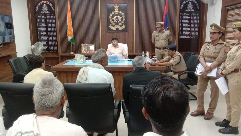 मथुरा18मई2023*"जनसुनवाई"*के दौरान सुनी लोगो की फरियादें।