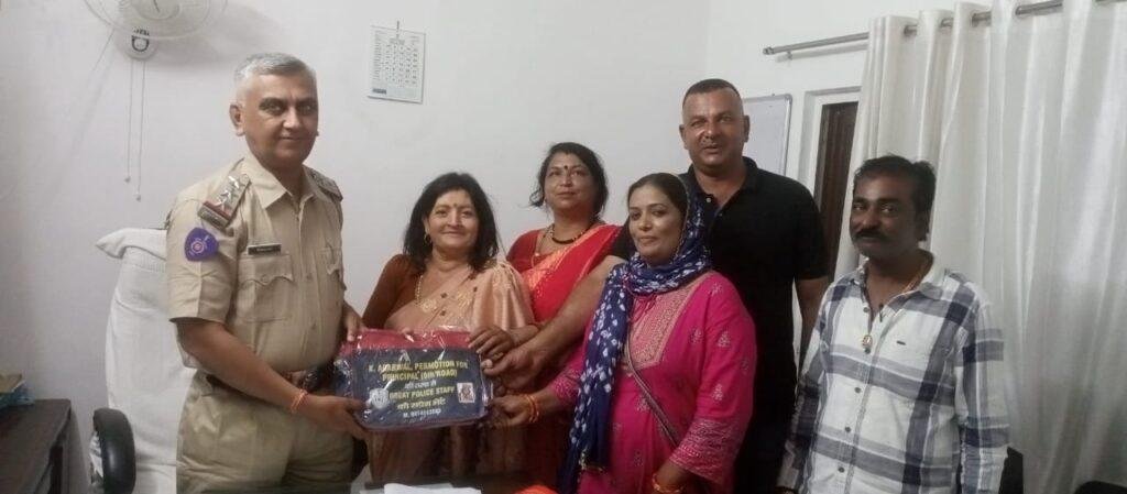 जोधपुर19मई2023*प्रतापनगर थाना प्रभारी का मानवाधिकार की टीम ने किया सम्मानित।