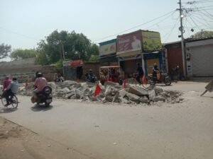 कानपुर19मई2023*धार्मिक झंडे को लेकर बजरंग दल कार्यकर्ताओं ने कार्य को रोककर किया हंगामा* कानपुर19मई2023*धार्मिक झंडे को लेकर बजरंग दल कार्यकर्ताओं ने कार्य को रोककर किया हंगामा*