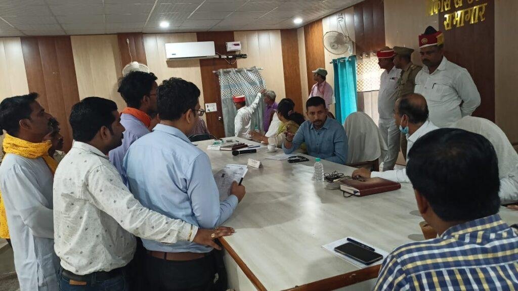 कानपुर20मई2023*बिल्हौर सम्पूर्ण समाधान दिवस में जिलाधिकारी कानपुर नगर ने सुनी जनता की शिकायत*।