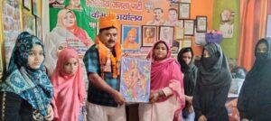 अलीगढ़20मई2023*देवेंद्र सैनी जी अध्यक्ष जय गंज मंडल भारतीय जनता पार्टी का स्वागत पगड़ी पहनाकर माला पहनाकर स्वागत किया। अलीगढ़20मई2023*देवेंद्र सैनी जी अध्यक्ष जय गंज मंडल भारतीय जनता पार्टी का स्वागत पगड़ी पहनाकर माला पहनाकर स्वागत किया।