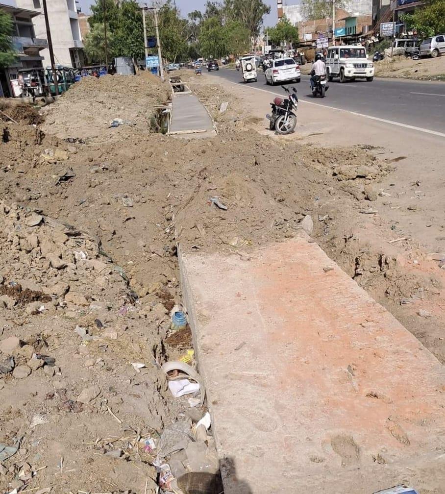 चित्रकूट23मई2023*सूबे की योगी सरकार और ईमानदार प्रशासन की साख पर बट्टा लगा रहा भ्रष्ट ठेकेदार। चित्रकूट23मई2023*सूबे की योगी सरकार और ईमानदार प्रशासन की साख पर बट्टा लगा रहा भ्रष्ट ठेकेदार।