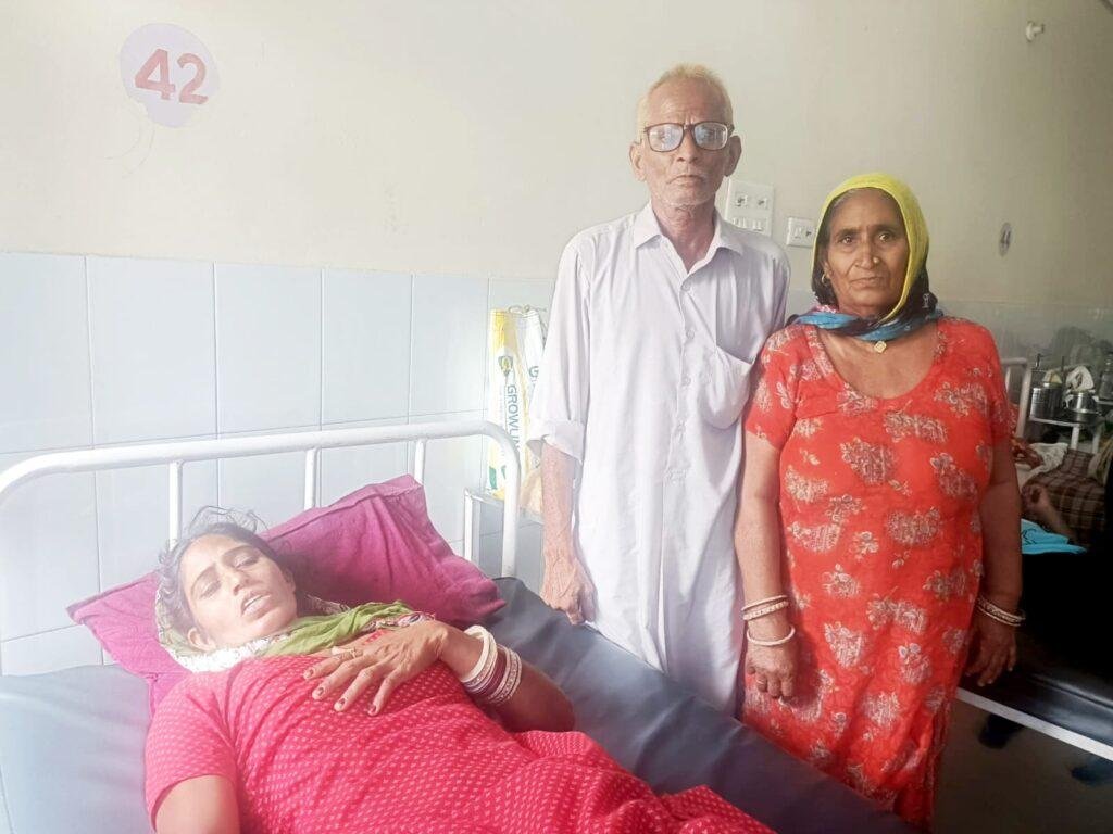 पंजाब24मई2023*बहूू को ताये ससुर व उसके बेटों ने पीटा पुलिस ने अभी तक नहीं किया मामला दर्ज पंजाब24मई2023*बहूू को ताये ससुर व उसके बेटों ने पीटा पुलिस ने अभी तक नहीं किया मामला दर्ज