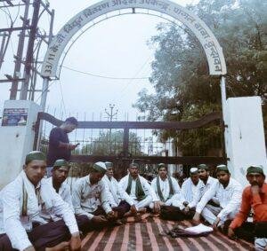 मथुरा24मई2023*भाकियू ने अघोषित विद्युत कटौती के विरोध में वृंदावन बिजली घर में किया ताला बंदी और धरना प्रदर्शन। मथुरा24मई2023*भाकियू ने अघोषित विद्युत कटौती के विरोध में वृंदावन बिजली घर में किया ताला बंदी और धरना प्रदर्शन।