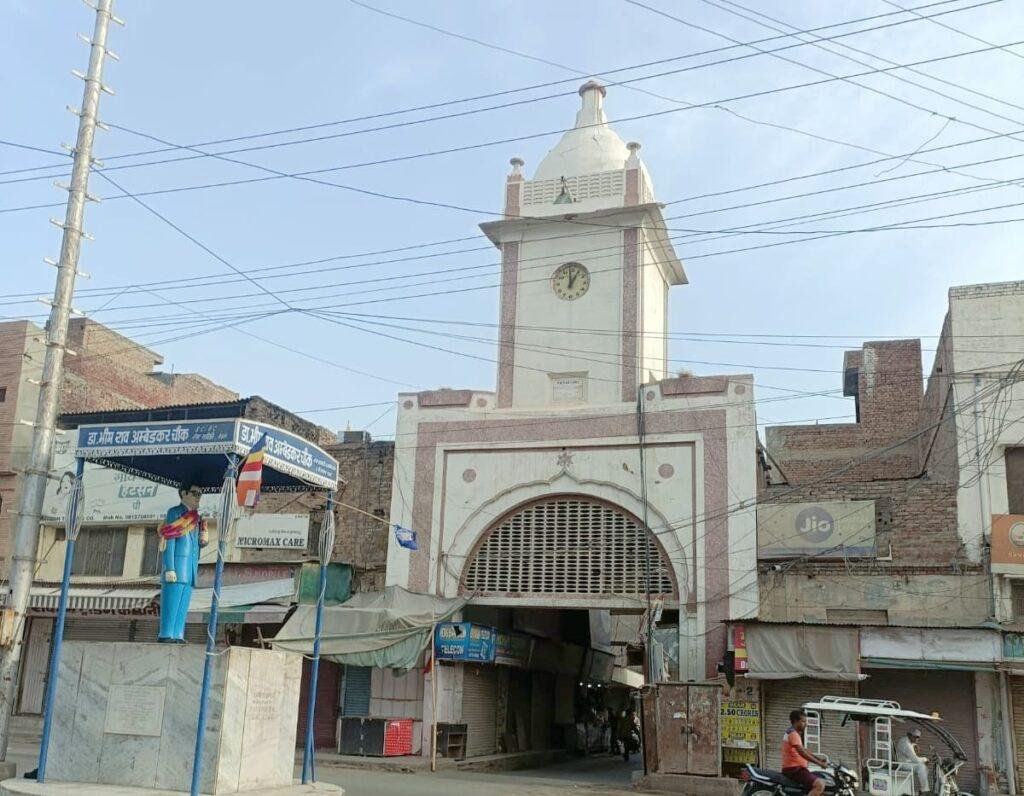 पंजाब25मई2023*घंटाघर के ऊपर ऊगे पीपल को नगर निगम ने हटाया पंजाब25मई2023*घंटाघर के ऊपर ऊगे पीपल को नगर निगम ने हटाया