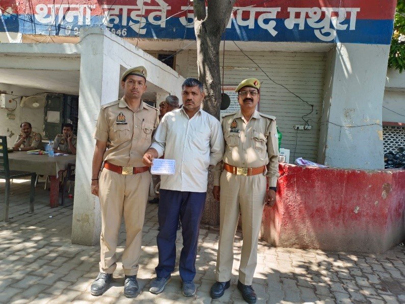 मथुरा26मई2023*थाना हाईवे पुलिस द्वारा बस, ईको गाडी व अन्य वाहनों से अवैध वसूली करने वाले अभियुक्त को गिरफ्तार कर जेल भेजा*