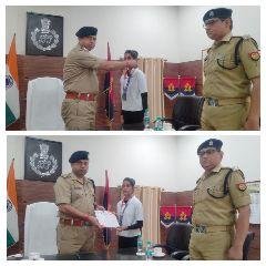 मथुरा 19 मई 2023*जनपद स्तरीय फिरोजाबाद कराटे प्रतियोगिता में महिला आरक्षी प्रियंका कुमारी सिल्वर मेडल प्राप्त कर सम्मानित हुई। मथुरा 19 मई 2023*जनपद स्तरीय फिरोजाबाद कराटे प्रतियोगिता में महिला आरक्षी प्रियंका कुमारी सिल्वर मेडल प्राप्त कर सम्मानित हुई।